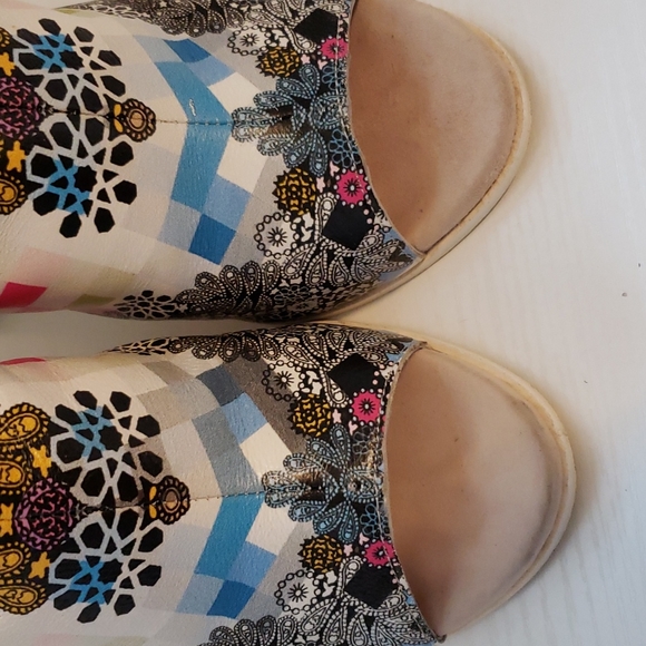 SOLD - Picture 4 of 8